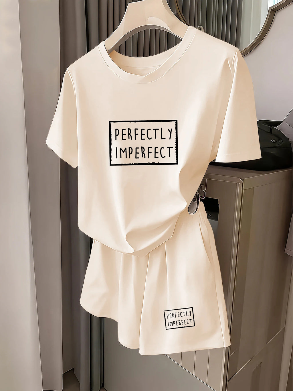 Set di due pezzi pantaloncini + T-shirt  a maniche corte casual
