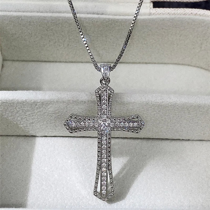 Collana a croce per le donne di lusso