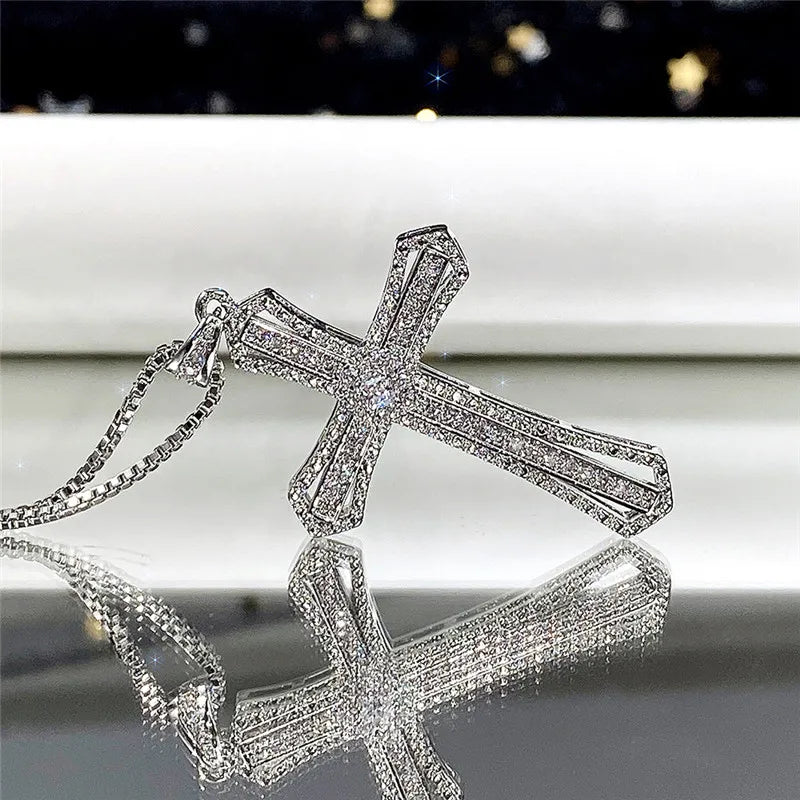 Collana a croce per le donne di lusso
