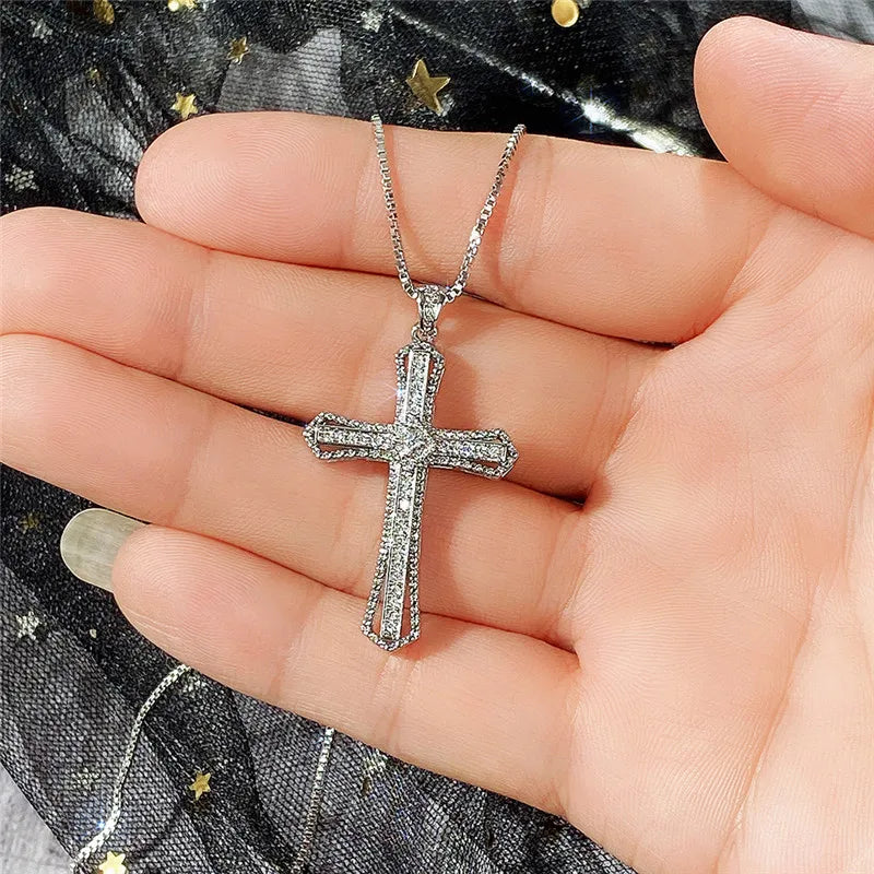 Collana a croce per le donne di lusso