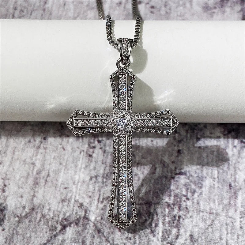 Collana a croce per le donne di lusso