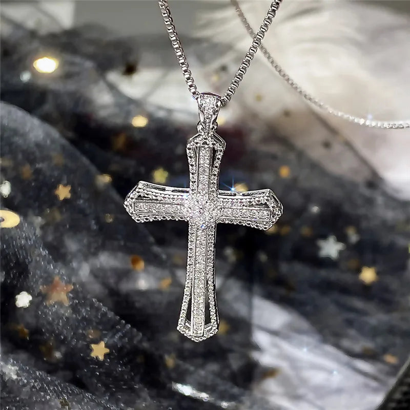 Collana a croce per le donne di lusso