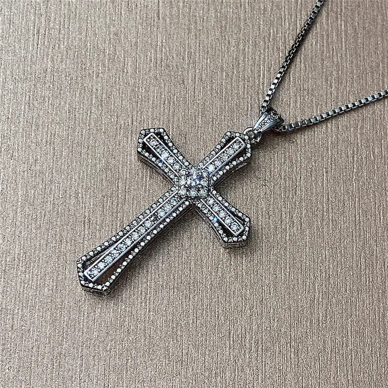 Collana a croce per le donne di lusso