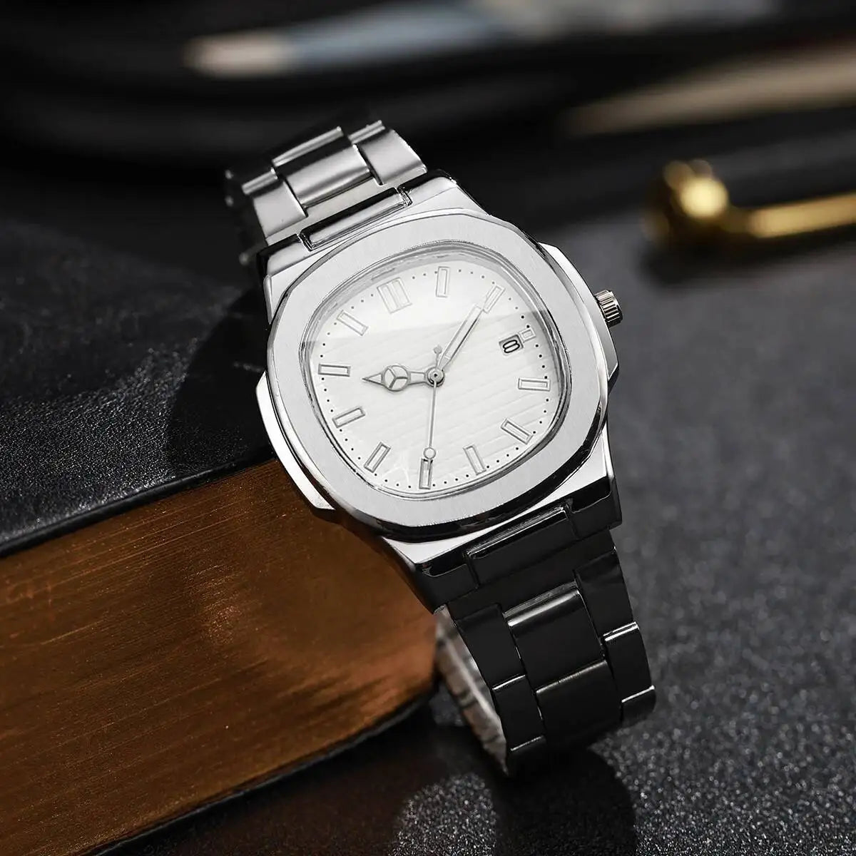 Orologi da uomo di lusso Moda Quadrante quadrato Cinturino in acciaio inossidabile Orologio al quarzo senza scatola