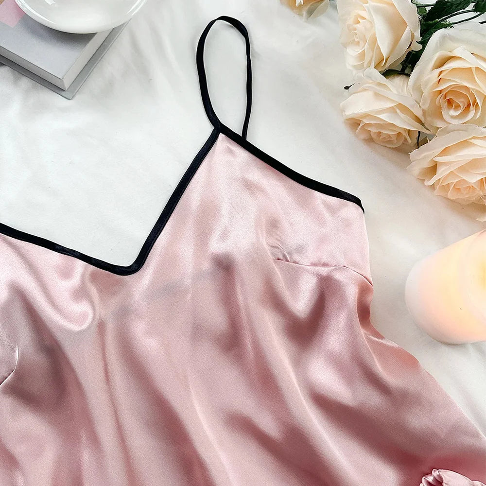 Pigiama da donna in raso liscio T-shirt con scollo a V Bordi arruffati e pantaloncini con fiocco Set di pigiama semplice e traspirante