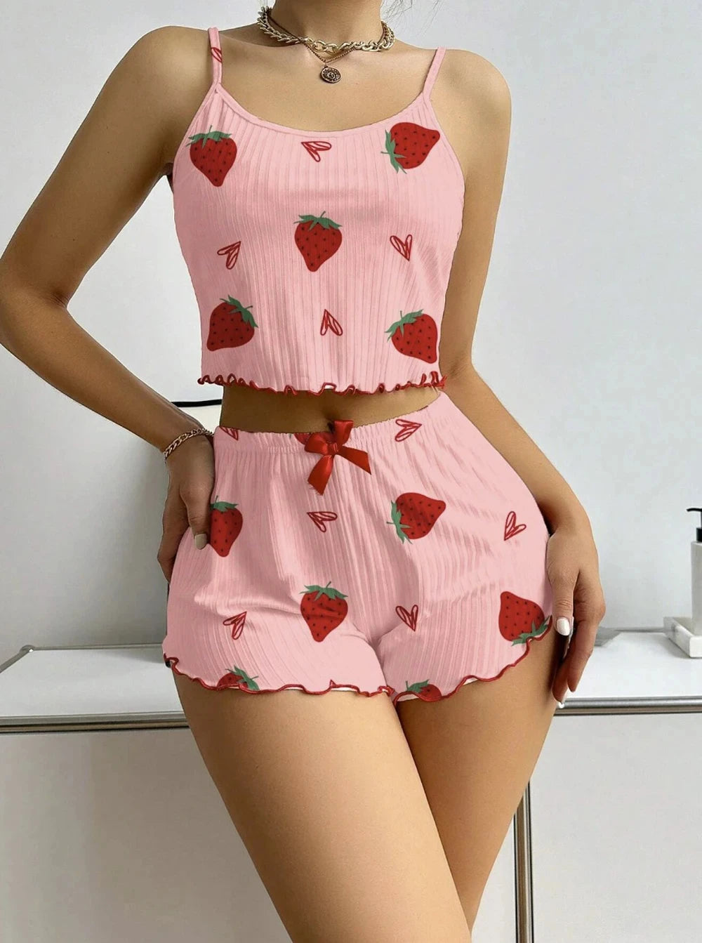 Pigiama da donna con stampa a fragola