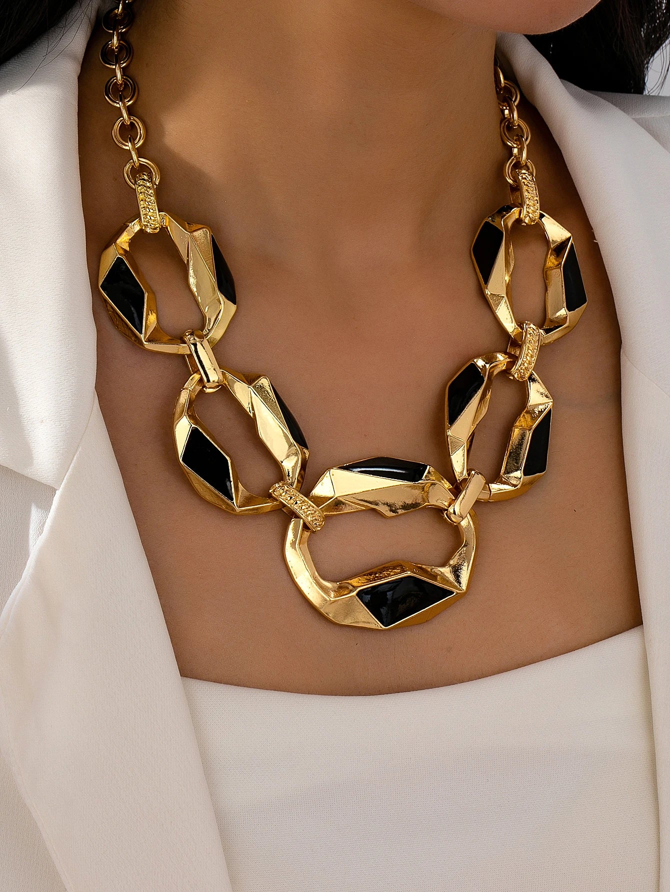 Una collana affascinante, Elegante e di fascia alta