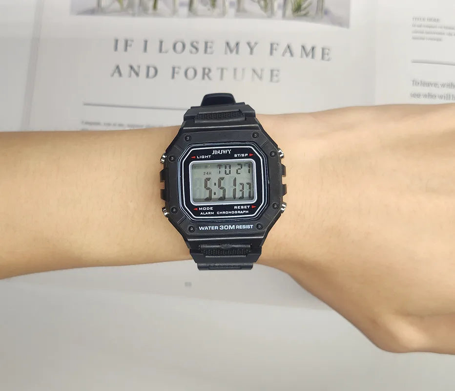 Orologio digitale per uomo Impermeabile Modello casio