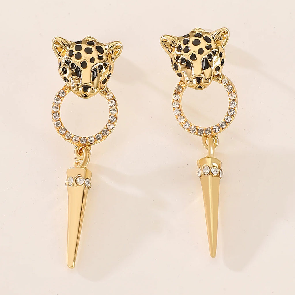 Orecchini pendenti a cono con testa di leopardo con strass
