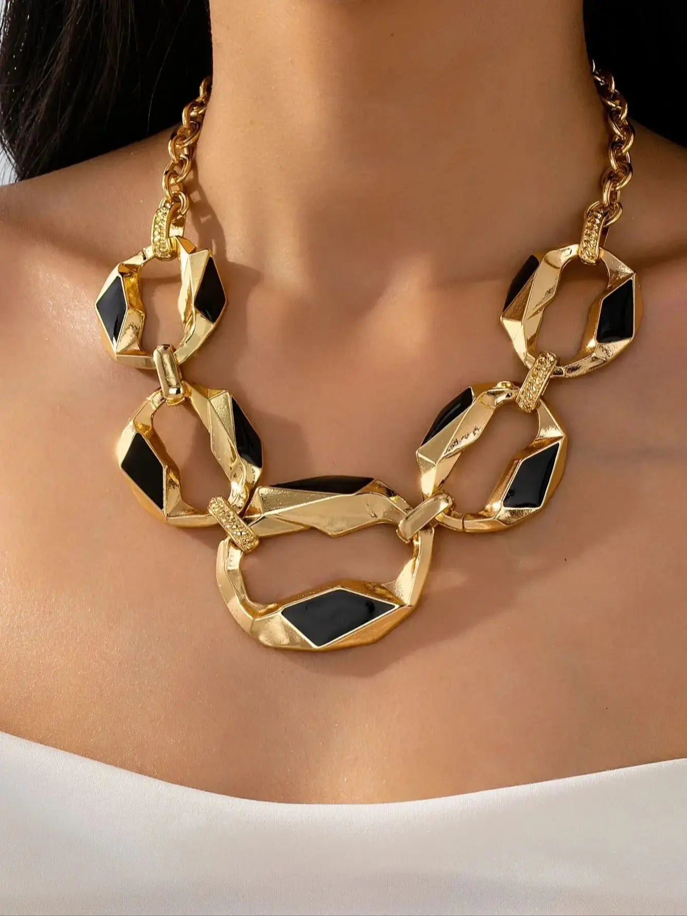 Una collana affascinante, Elegante e di fascia alta
