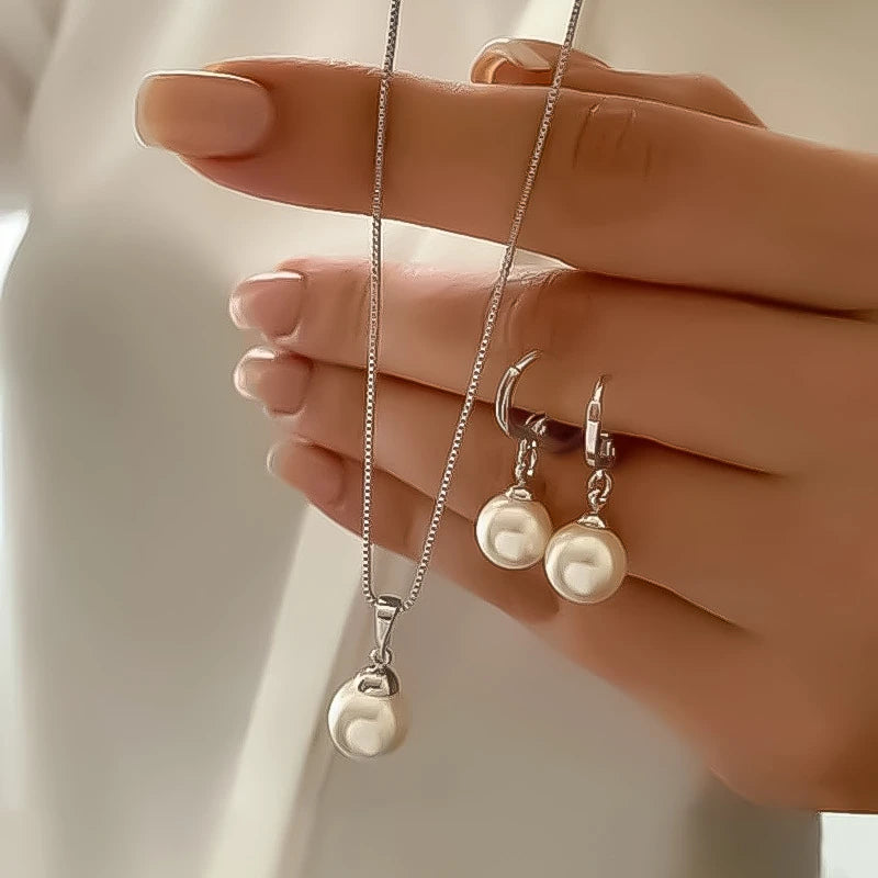 Set collana e orecchini di perle