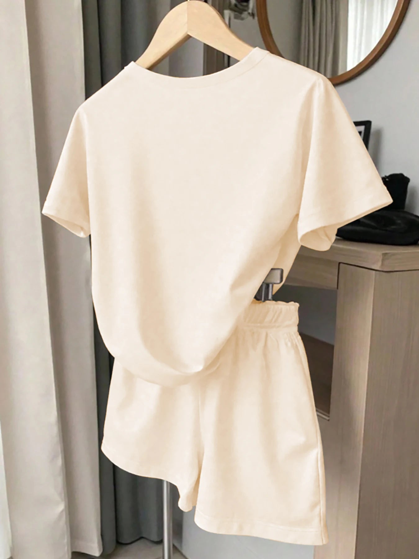 Set di due pezzi pantaloncini + T-shirt  a maniche corte casual