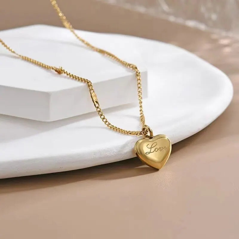 Collana color oro con cuoricino
