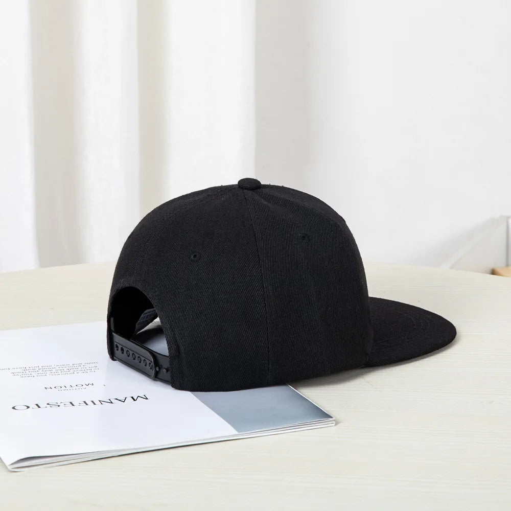 Berretto baseball in stile hip-hop con top piatto, toppe colorate, ricamo di lettere. Adatto sia per donne che per uomini