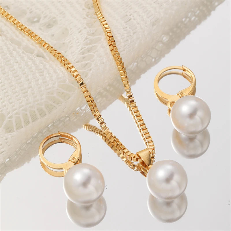 Set collana e orecchini di perle
