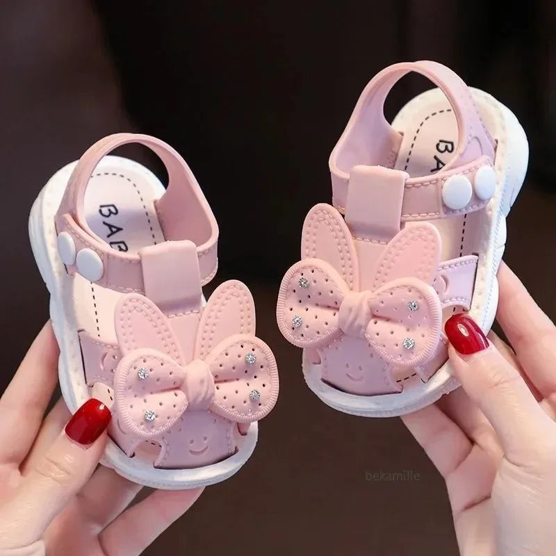 Nuovi sandali antiscivolo estivi da  per bambini  con suole morbide e design leggero perfetti per la spiaggia