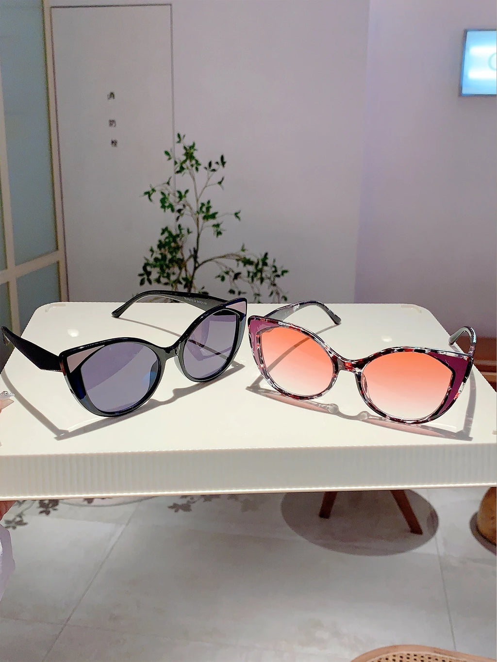 Eleganti occhiali da sole diverse varianti