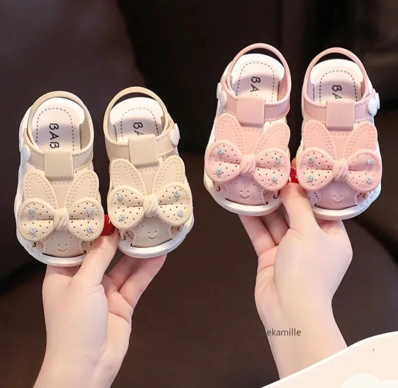 Nuovi sandali antiscivolo estivi da  per bambini  con suole morbide e design leggero perfetti per la spiaggia