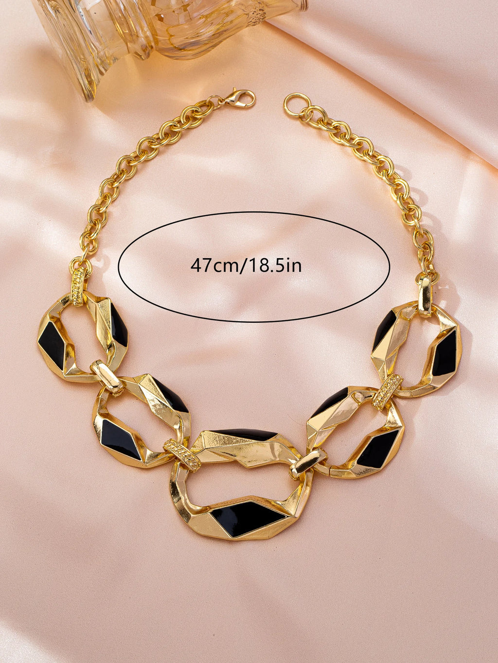 Una collana affascinante, Elegante e di fascia alta