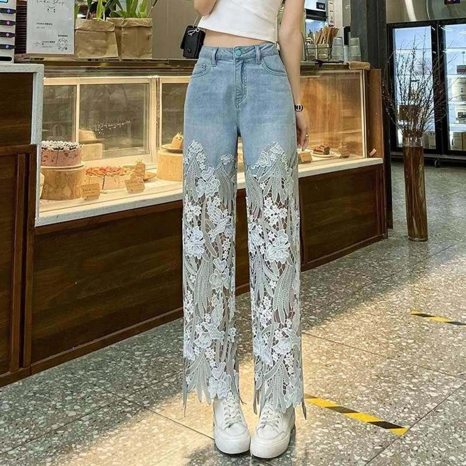 Pantaloni Jeans in denim in pizzo da donna Hollow Out Asimmetrico Patchwork floreale strappato Gamba dritta