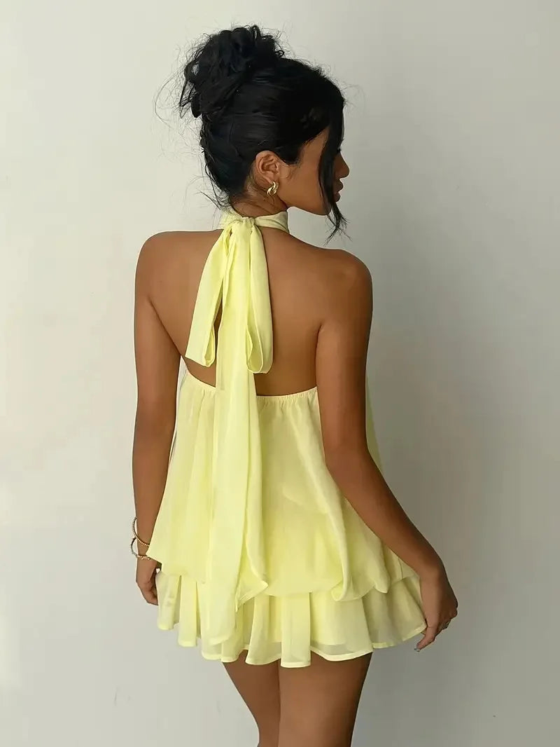 Abito da donna con collo all’americana, minigonna in chiffon senza schienale