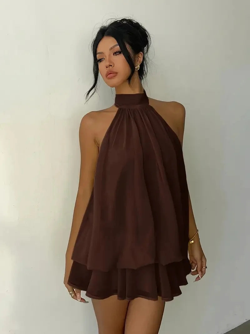 Abito da donna con collo all’americana, minigonna in chiffon senza schienale