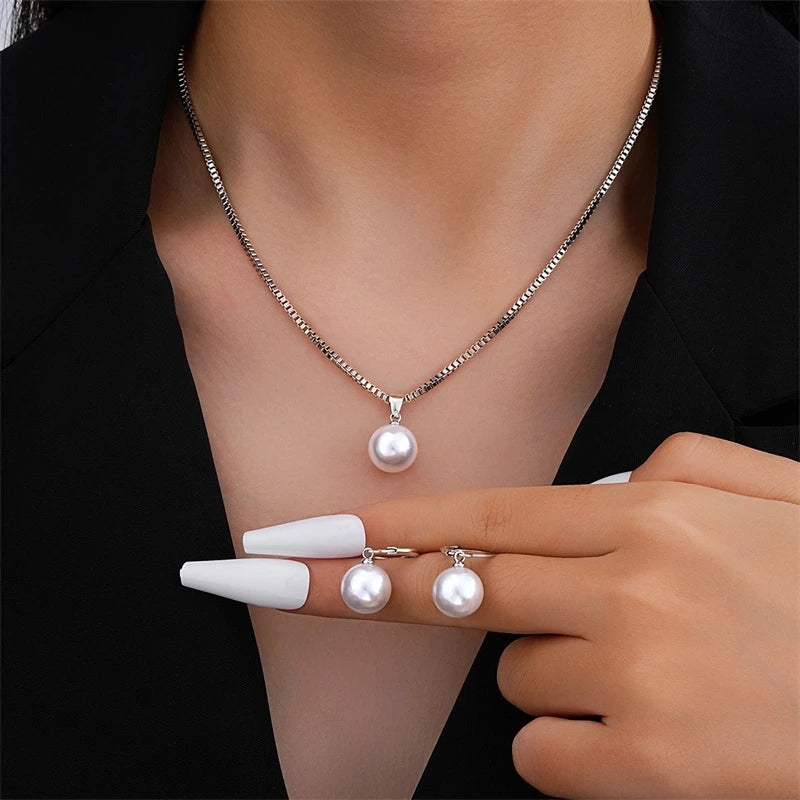 Set collana e orecchini di perle