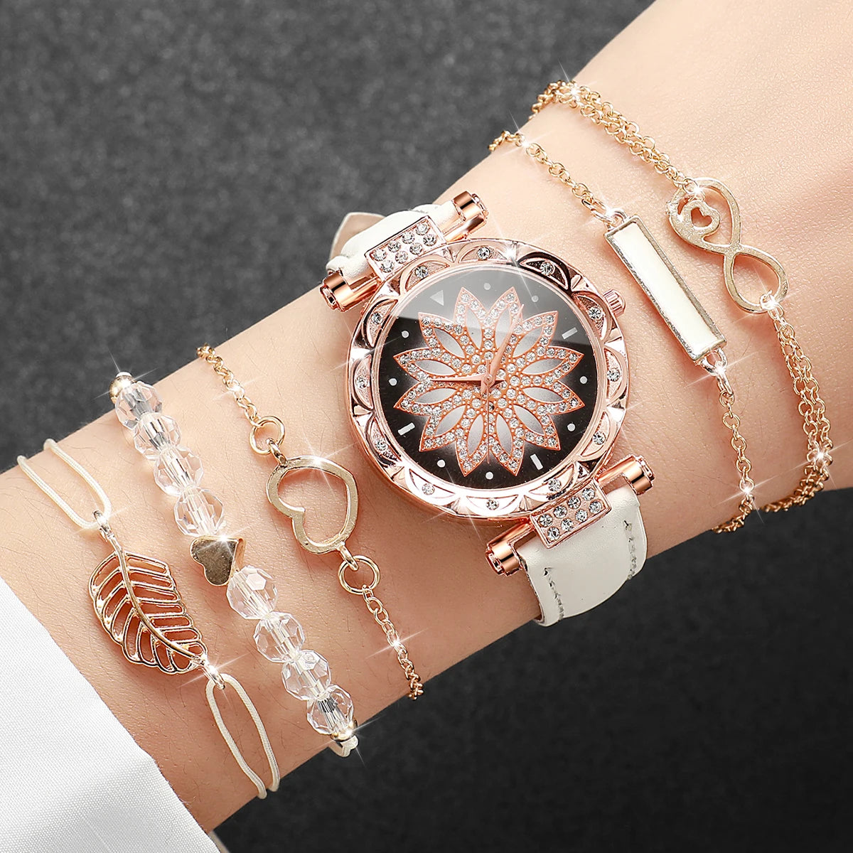 6PCS/Set Moda Quadrante a cuore Orologio da donna Casual Cinturino in pelle Orologio analogico al quarzo Set di bracciali a foglia (senza scatola)