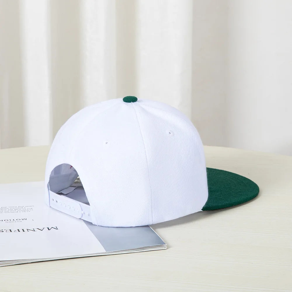 Berretto baseball in stile hip-hop con top piatto, toppe colorate, ricamo di lettere. Adatto sia per donne che per uomini
